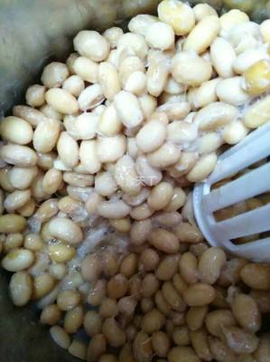 秋季养生不妨吃纳豆调节肠胃抗衰老此外,纳豆中除含有优质_美食天下
